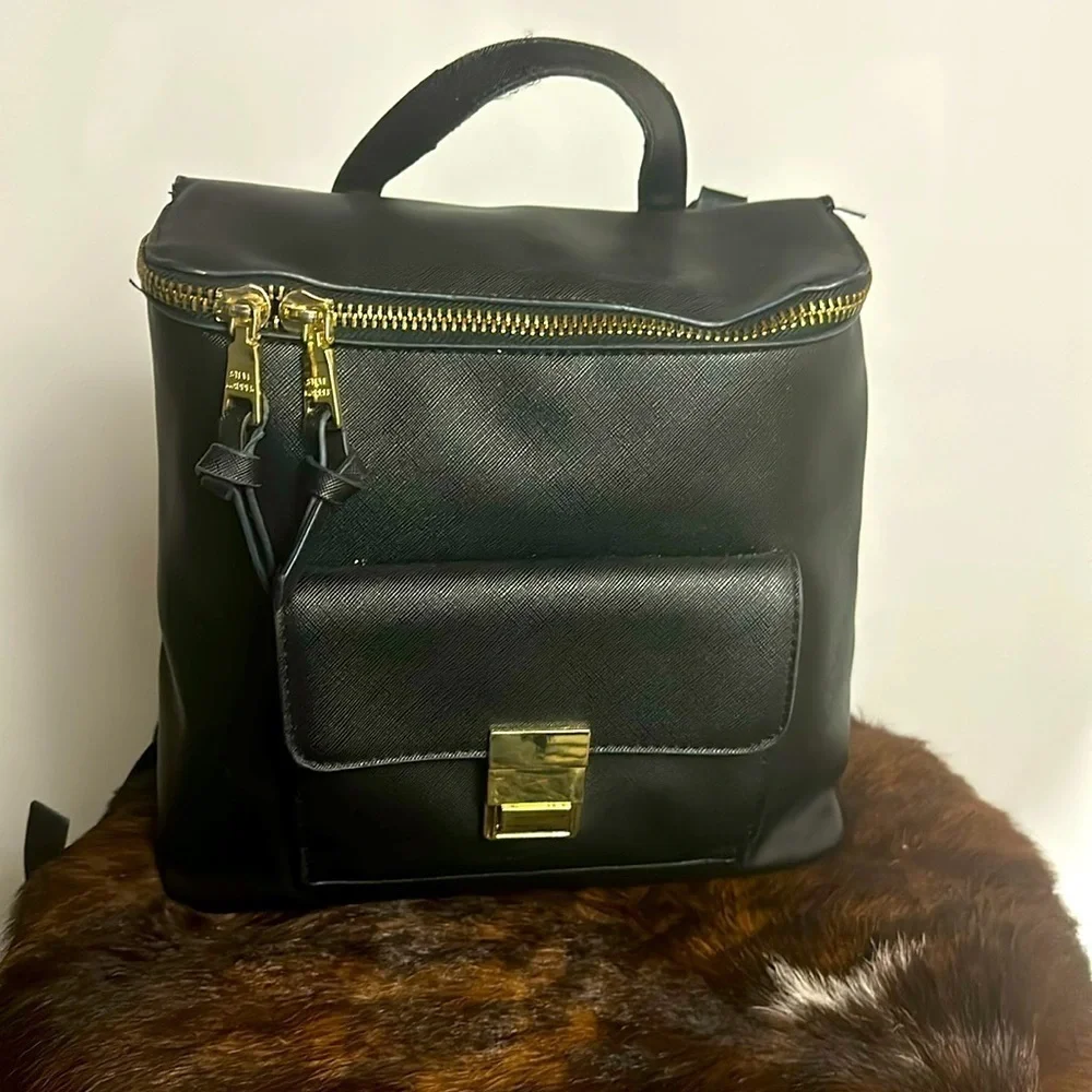 Steve Madden Black & Gold Backpack With Attachable Wallet Mirror